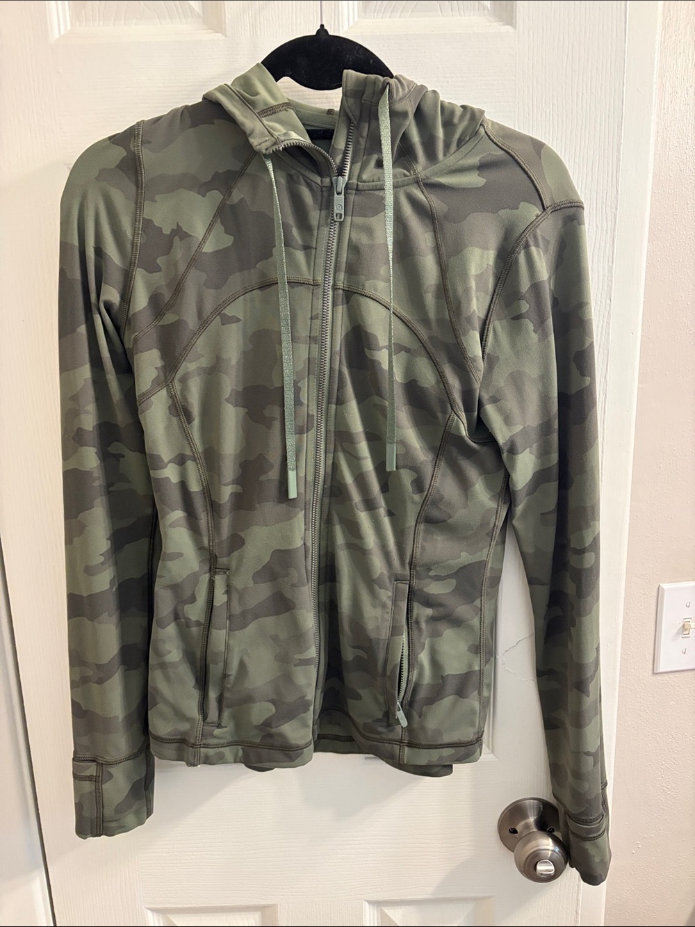 lululemon athletica Men's Green Camo Zip Hoodie Jacket